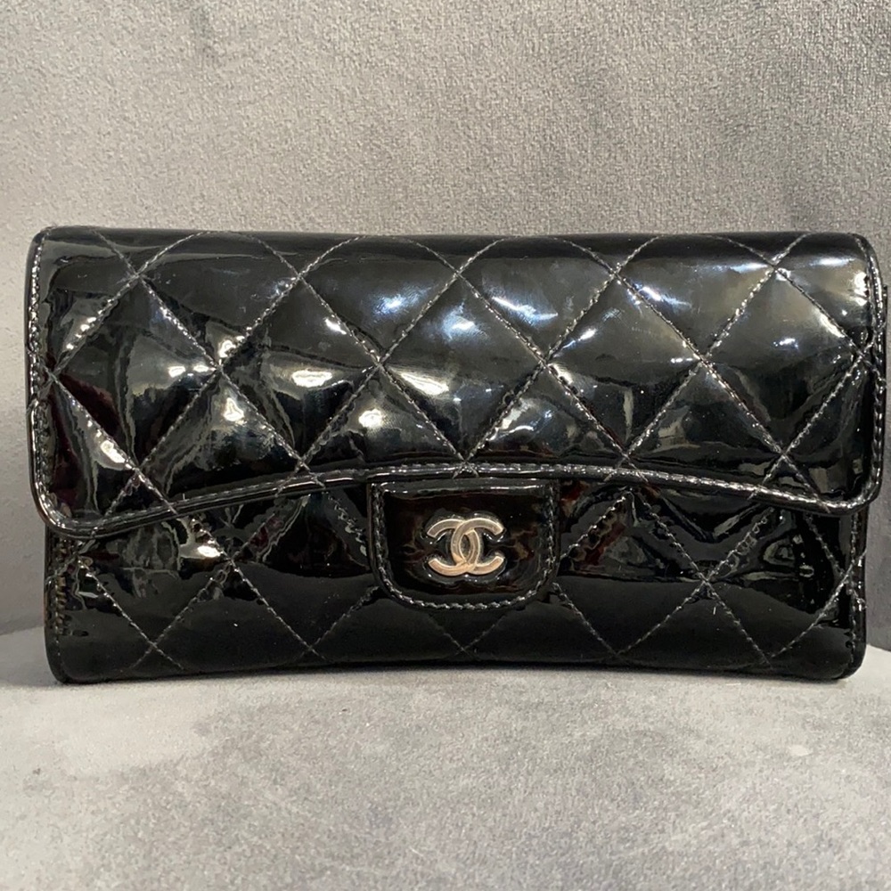 CHANEL Authentic Patent Calfskin Quilted Wallet